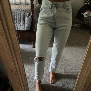 American Eagle Size 6 Mom Jean